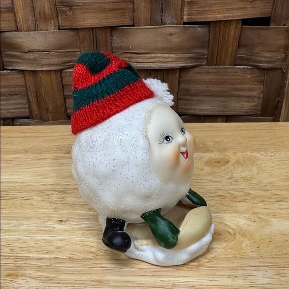 Vintage Festive Snowman ceramic Figurine with Red and Green Hat - Picture 2 of 5
